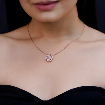 Women NecklaceShiny Clover Necklace